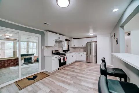Kitchen - 2775 E Riverview Dr, Kankakee, IL 60901 photo 4 of 4