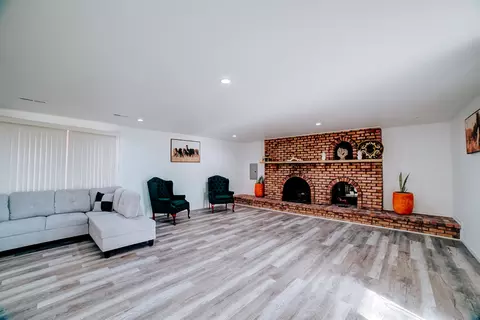 Living - 2775 E Riverview Dr, Kankakee, IL 60901 photo 3 of 4