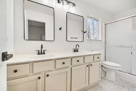 Bath - 2604 Discovery Dr, Plainfield, IL 60586 photo 2 of 3