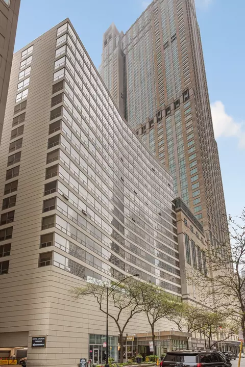110 E Delaware Pl #401, Chicago, IL 60611