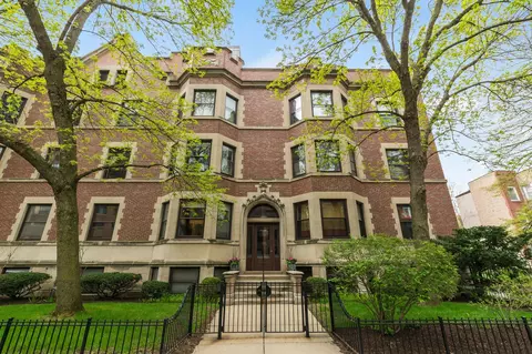 717 W Bittersweet Pl #L1, Chicago, IL 60613