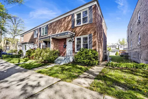 3752 W Cornelia Ave, Chicago, IL 60618