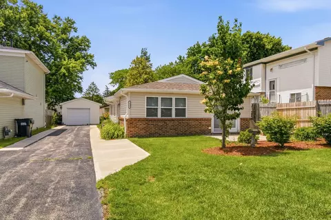225 Mill Stream Dr, Bolingbrook, IL 60440