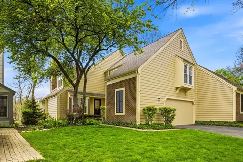 76 Whittington Crse, Saint Charles, IL 60174