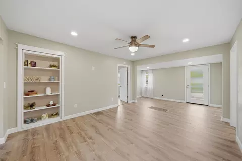 1923 Cummins St, Dixon, IL 61021 photo 6