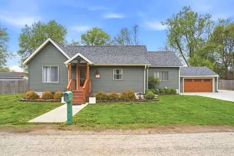 1923 Cummins St, Dixon, IL 61021