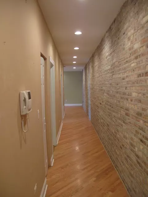 Entry Way - 911 Maple Ave #2N, Evanston, IL 60202 photo 2 of 2