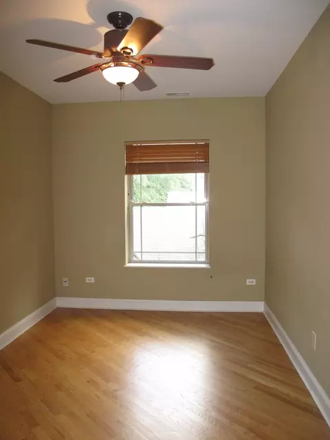 Bedroom - 911 Maple Ave #2N, Evanston, IL 60202 photo 2 of 3