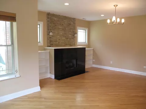 Living - 911 Maple Ave #2N, Evanston, IL 60202 photo 3 of 6