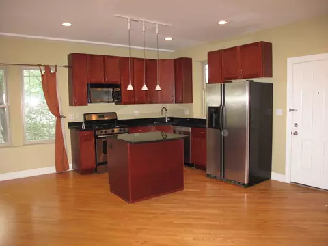 Kitchen - 911 Maple Ave #2N, Evanston, IL 60202 photo 1 of 3