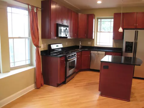 Kitchen - 911 Maple Ave #2N, Evanston, IL 60202 photo 2 of 3