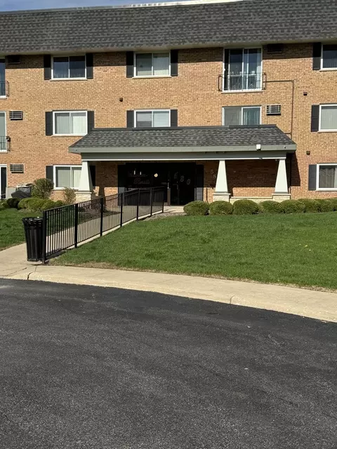 580 Lawrence Ave #113, Roselle, IL 60172
