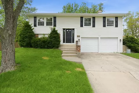 2 S206 Mayfield Ln, Glen Ellyn, IL 60137
