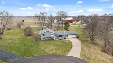 View/Area - 2 S456 Cedar Ct, Elburn, IL 60119 photo 1 of 6