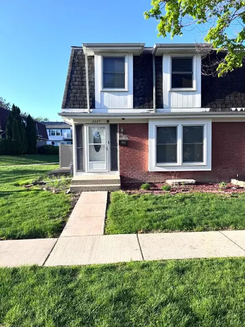 2227 Denton Ct, Schaumburg, IL 60194