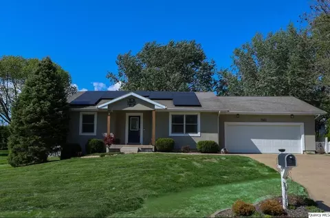 2901 Hayfield Ln, Quincy, IL 62301