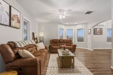 Living - 419 S Hamilton St, Mclean, IL 61754 photo 1 of 1