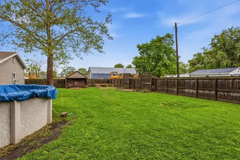 Exterior - 419 S Hamilton St, Mclean, IL 61754 photo 8 of 10