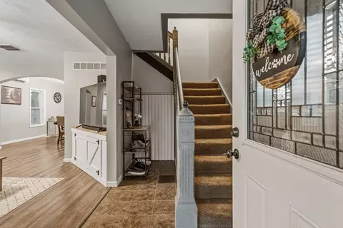 Entry Way - 419 S Hamilton St, Mclean, IL 61754 photo 1 of 5