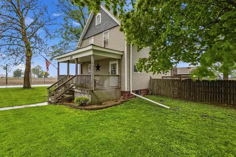 Exterior - 419 S Hamilton St, Mclean, IL 61754 photo 1 of 10