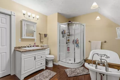 Bath - 419 S Hamilton St, Mclean, IL 61754 photo 2 of 3