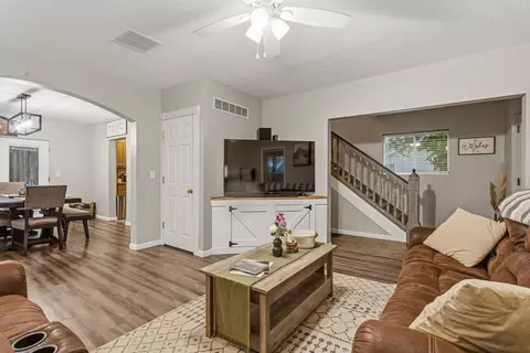 Entry Way - 419 S Hamilton St, Mclean, IL 61754 photo 2 of 5