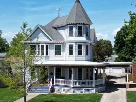 411 W Main St, Clinton, IL 61727