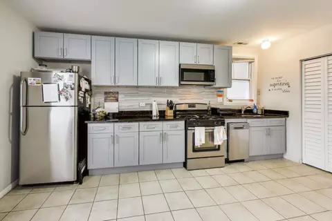 Kitchen - 2955 N Gresham Ave, Chicago, IL 60618 photo 2 of 6