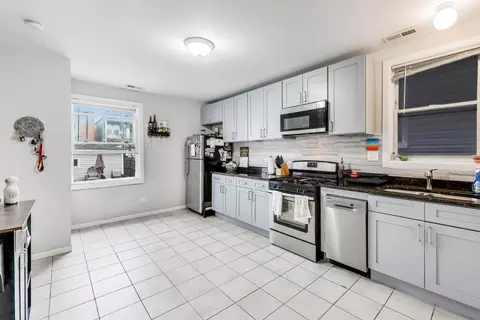 Kitchen - 2955 N Gresham Ave, Chicago, IL 60618 photo 1 of 6