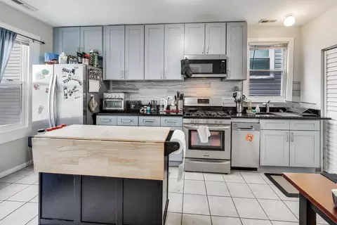 Kitchen - 2955 N Gresham Ave, Chicago, IL 60618 photo 5 of 6