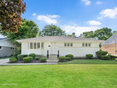 808 Delles Rd, Wheaton, IL 60189