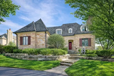 1420 W Longwood Dr, Bull Valley, IL 60098