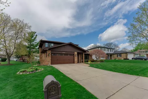 6486 Hanover Ct, Lisle, IL 60532