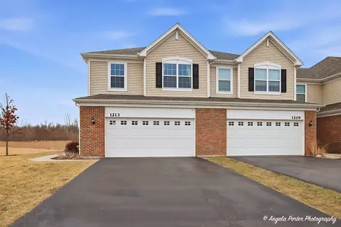 1213 Draper Rd, Mchenry, IL 60050