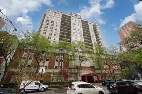 21 W Chestnut St #901, Chicago, IL 60610