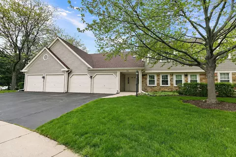 2838 Meadow Ln #W2, Schaumburg, IL 60193