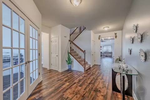 Entry Way - 2942 Trillium Ct E, Aurora, IL 60506 photo 2 of 6