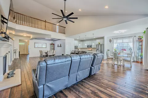 Entry Way - 2942 Trillium Ct E, Aurora, IL 60506 photo 5 of 6
