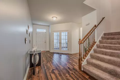 Entry Way - 2942 Trillium Ct E, Aurora, IL 60506 photo 4 of 6