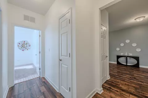 Entry Way - 2942 Trillium Ct E, Aurora, IL 60506 photo 3 of 6