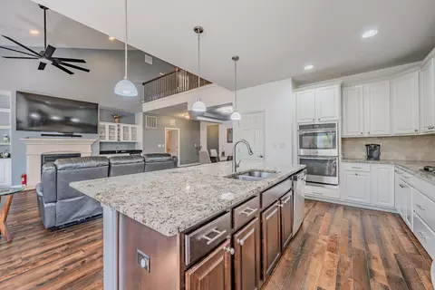 Kitchen - 2942 Trillium Ct E, Aurora, IL 60506 photo 3 of 4