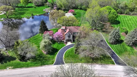 6 Willow Bay Dr, South Barrington, IL 60010
