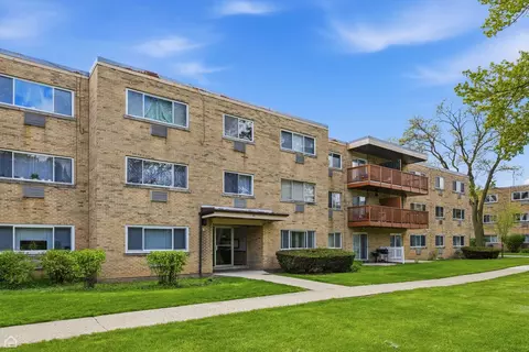 730 Dempster St #HG11, Mount Prospect, IL 60056