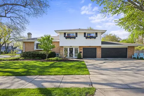 527 Cumnor Ct, Deerfield, IL 60015