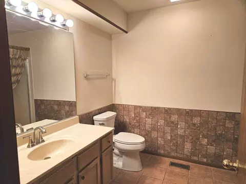 Bath - 21204 W Silktree Cir, Plainfield, IL 60544 photo 1 of 4