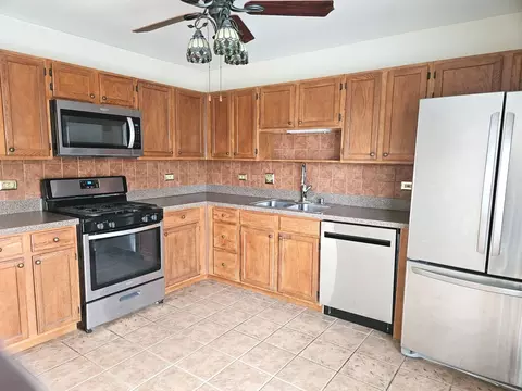 Kitchen - 21204 W Silktree Cir, Plainfield, IL 60544 photo 1 of 2