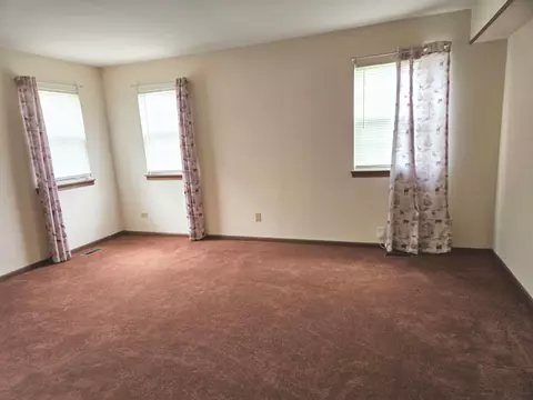 Living - 21204 W Silktree Cir, Plainfield, IL 60544 photo 3 of 4