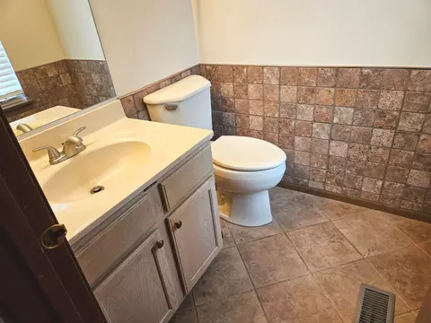 Bath - 21204 W Silktree Cir, Plainfield, IL 60544 photo 3 of 4