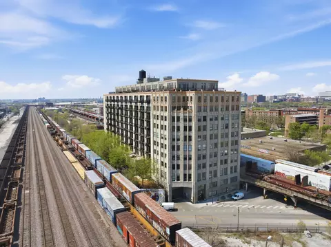 1550 S Blue Island Ave #912, Chicago, IL 60608