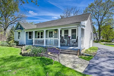 223 S Grant St, Westmont, IL 60559